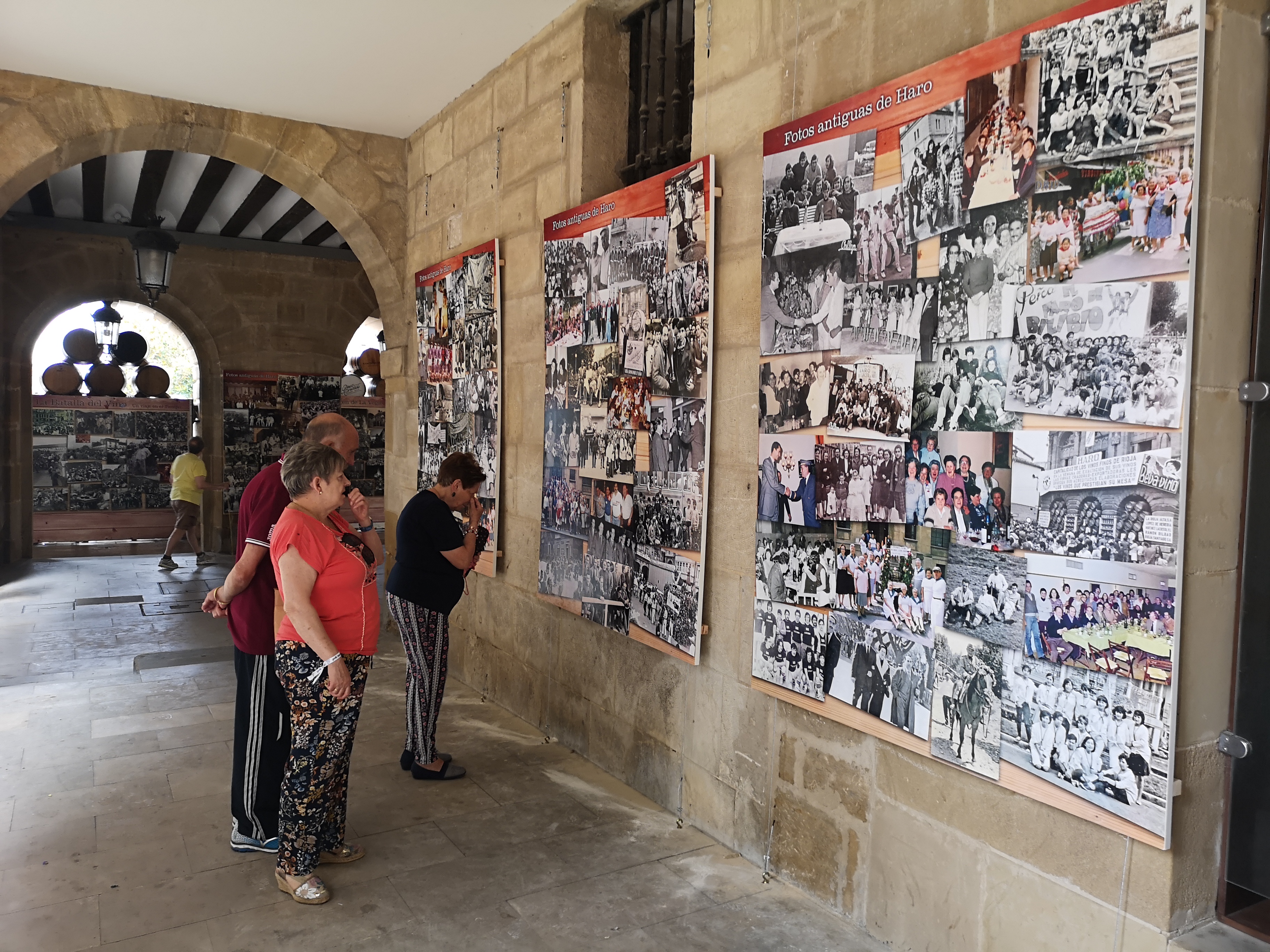 NUEVOS PANELES DE FOTOGRAFÍAS ANTIGUAS DE HARO