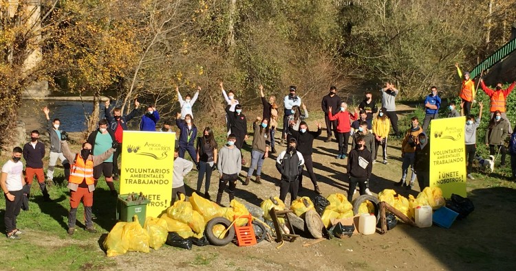 La Asociación Amigos de los Ríos actúa en las riberas del Tirón a su paso por Haro