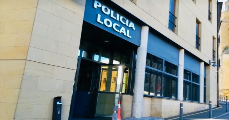 La Policía Local de Haro salva la vida de una niña por ahogamiento