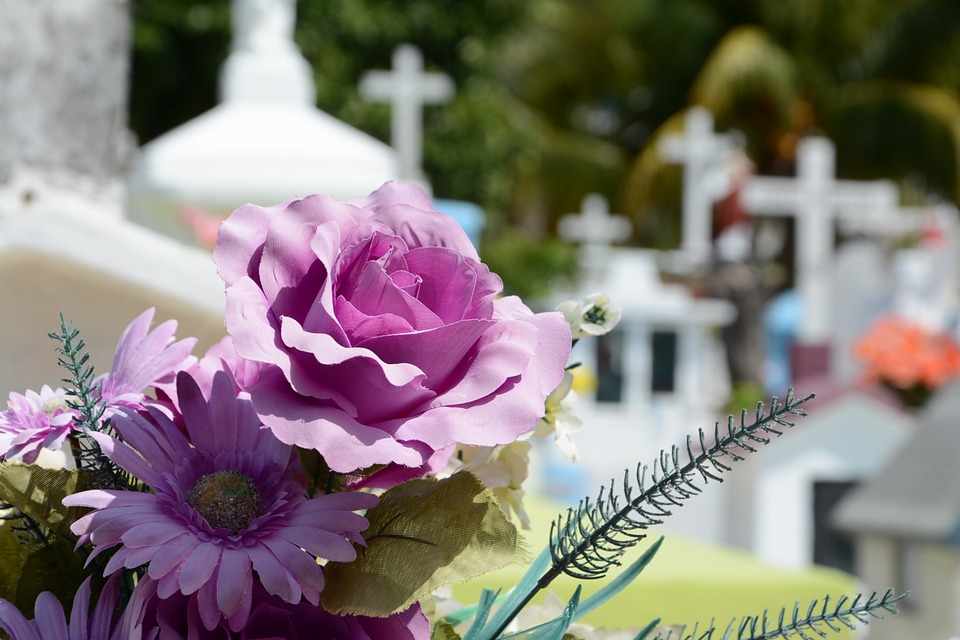 Horario del cementerio y servicio de autobús