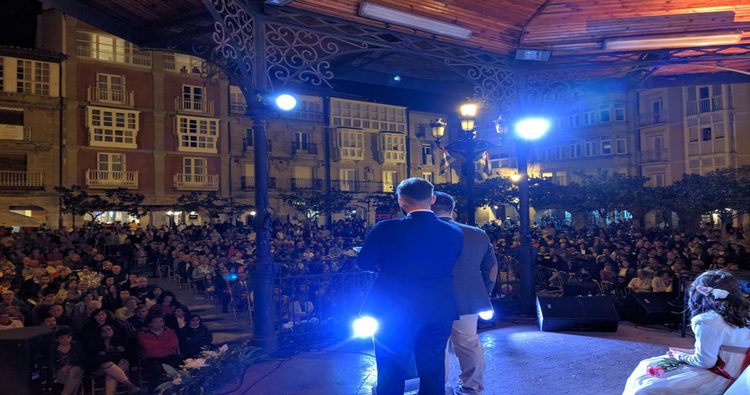 Ana Domínguez considera un acierto el cambio del pregón a la plaza de la Paz
