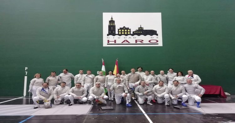 Haro se rinde al sable, la espada y al florete