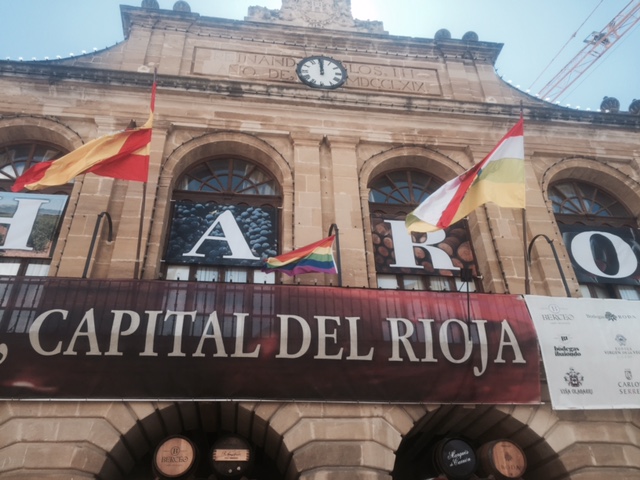 La bandera LGTBI ondea hoy en el Ayuntamiento de Haro