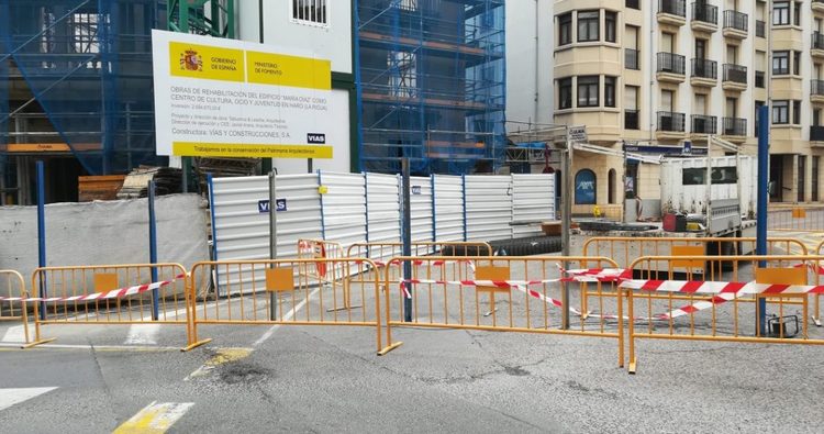 Se corta el tráfico entre la Calle de la Vega y Castañares de Rioja