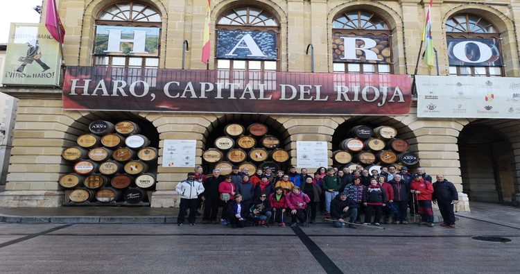 Decenas de personas participan en la última edición de los Paseos Saludables de Haro