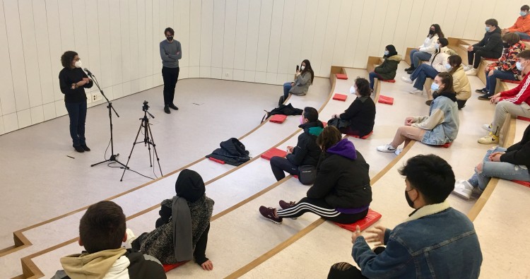 La Alcaldesa de Haro participa en un encuentro con estudiantes en el María Díaz