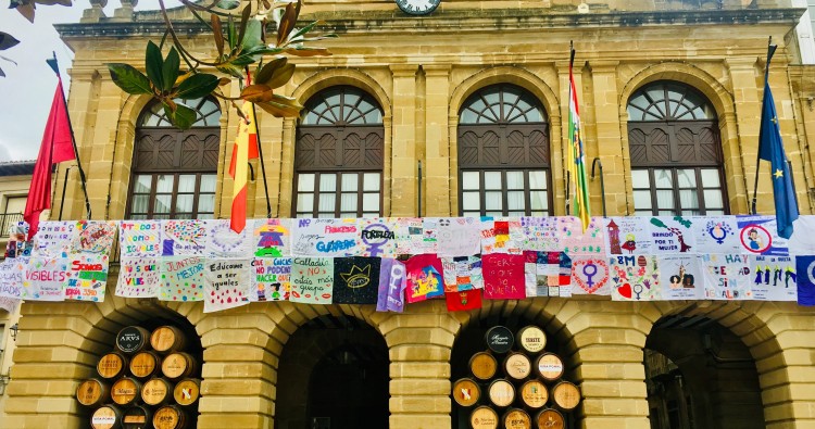 Un vídeo institucional y una almazuela reivindicativa en la celebración del 8M