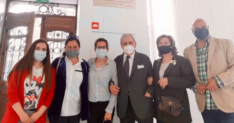 Antonio Briones conoce las nuevas instalaciones del edificio María Díaz