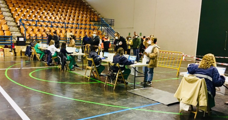 1.100 personas de 50 a 54 años completan su vacunación este viernes