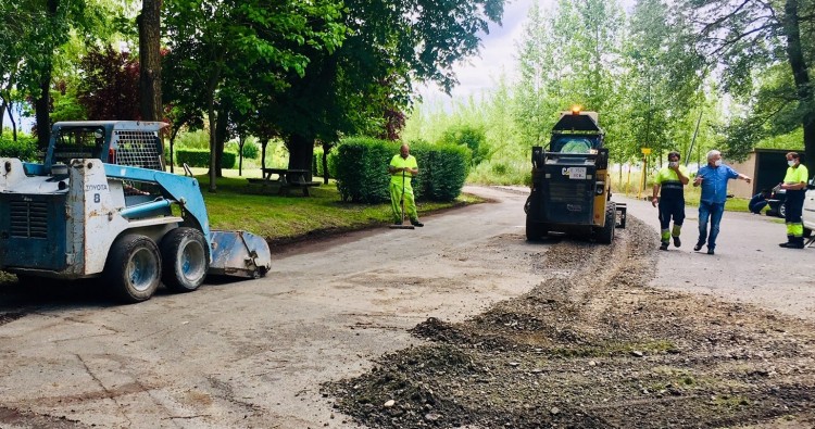 Haro acondiciona los accesos de el parque de El Moro