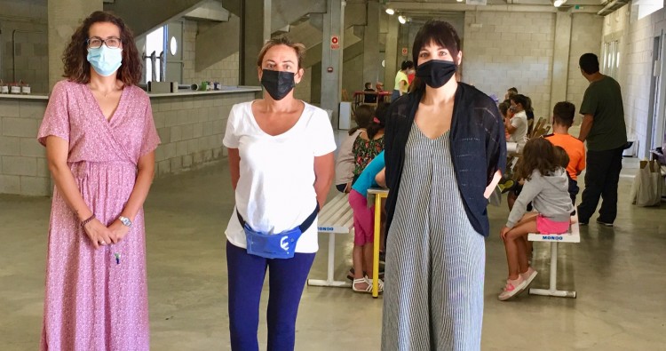 Laura Rivado y Andrea Gordo visitan a los participantes en la Ludoteca de Verano