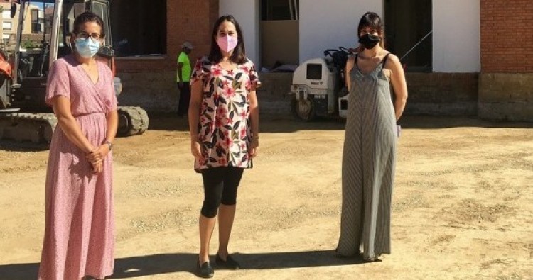 Laura Rivado y Andrea Gordo visitan las obras de la nueva ludoteca municipal