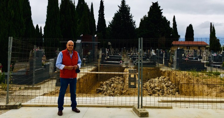 El Ayuntamiento inicia las obras de construcción de nuevas fosas en el cementerio