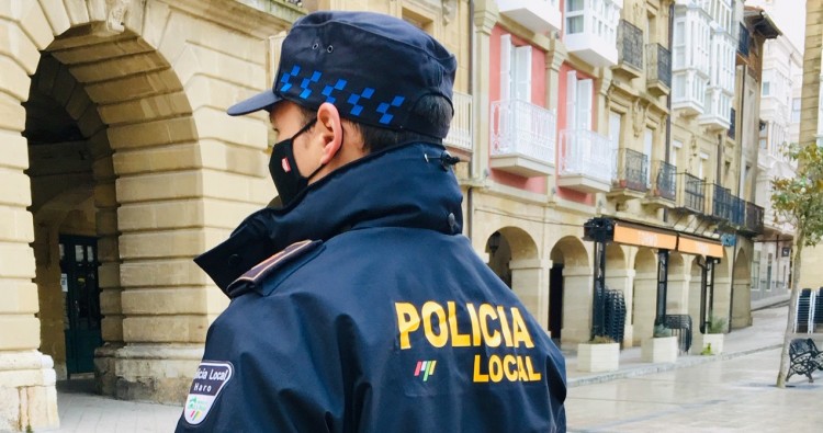 La Policía Local interviene en un caso de maltrato animal y en la detención de un conductor por darse a la fuga