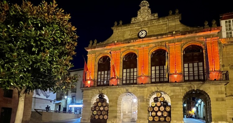 Haro ilumina su casa consistorial de color naranja por el TDAH