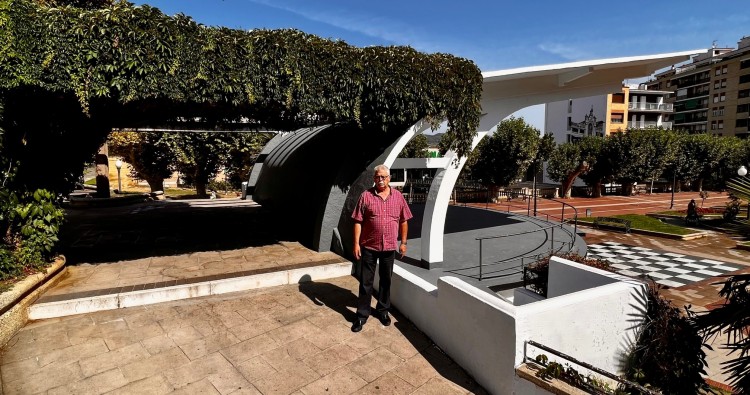 La Brigada de Obras lleva a cabo mejoras en los Jardines de la Vega