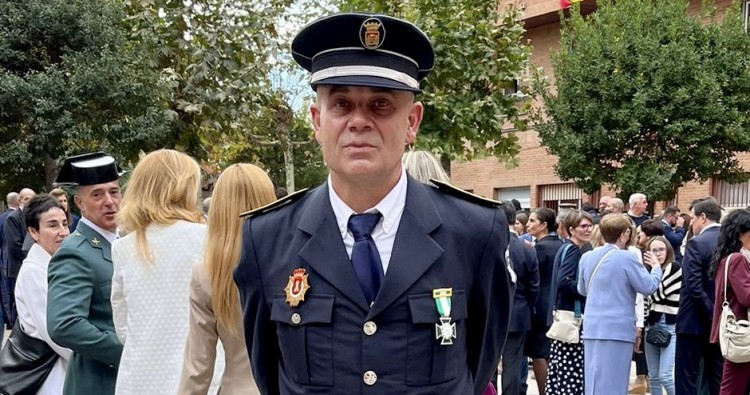 Carlos Cubero condecorado con la Medalla al Mérito de la Guardia Civil