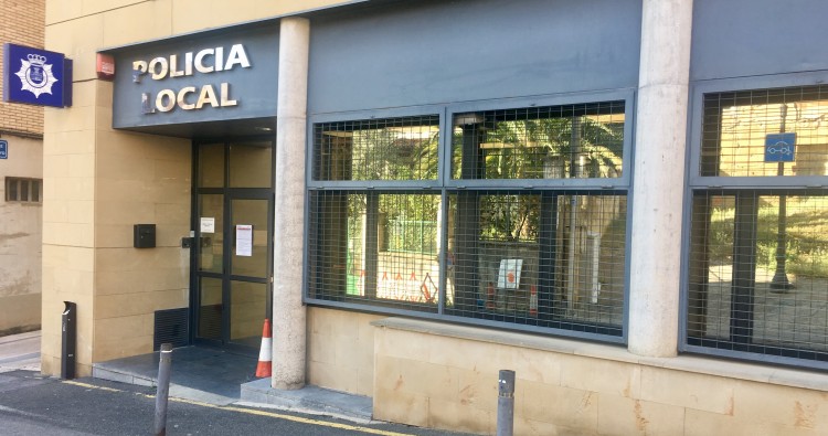 Limitación de estacionamiento en el margen derecho de calle de la Vega