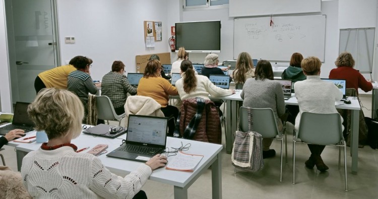 Haro da inicio a un curso de competencias digitales