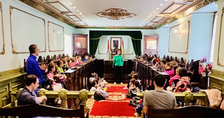 Escolares de Haro visitan el Ayuntamiento de su ciudad