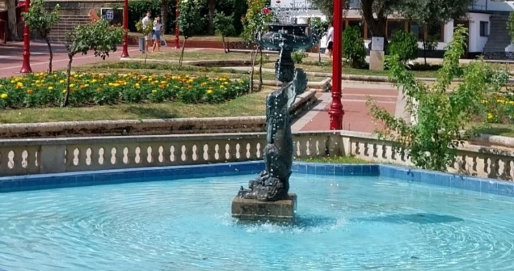 Funcionamiento de las fuente de los Jardines de la Vega y el parque Manuel Anzuela