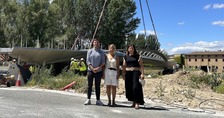 Colocación de la pasarela del Tirón