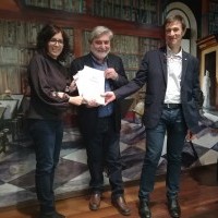 Laura Rivado recibe el material del proyecto de investigación “Haro Histórico”