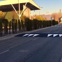 La Haro instala nuevos pasos elevados en la zona del Mazo