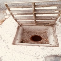 El Ayuntamiento inicia una campaña de limpieza de los sumideros de la ciudad