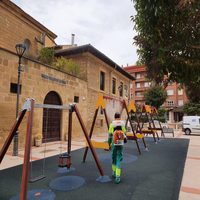 La concejalía de Servicios, en coordinación con Valoriza, refuerza la limpieza de los parq