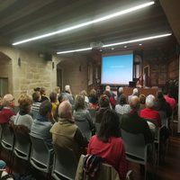 La Sala Faro se llena para conocer más sobre “El Arte en la Historia de Haro”