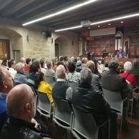 La Sala Faro se llena para escuchar la charla de José Luis Gómez Urdáñez