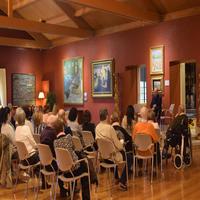 Miembros de la corporación municipal asisten a la presentación de 