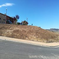 Comienzan los trabajos de mejora en los espacios ajardinados de La Atalaya