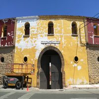 Comienzan los trabajos de pintura en la Plaza de Toros de Haro