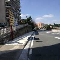 La Brigada de Obras limpia el muro de Ingenieros del MOPU