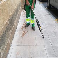 Se intensifican las labores de limpieza de chicles en Haro