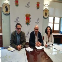 El equipo de gobierno asegura que cada policía local cobra 1.648 euros más al año, tras la