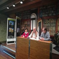 Leopoldo García felicita a José Ángel Gallo Loyo por la imagen que aparecerá en el cupón d