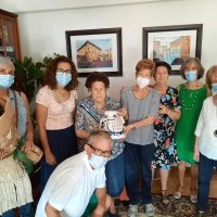 Inés Pérez Ayuso recibe el Jarro de Haro al cumplir cien años