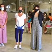 Laura Rivado y Andrea Gordo visitan a los participantes en la Ludoteca de Verano