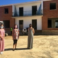Laura Rivado y Andrea Gordo visitan las obras de la nueva ludoteca municipal