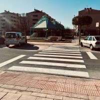 La Brigada finaliza la instalación de tres pasos de peatones en la zona de El Mazo