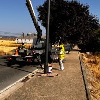 Haro comienza el pintado de columnas y brazos de las luminarias