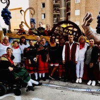 Haro anima con su alegría el desfile de carrozas de las fiestas mateas