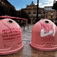 Haro instala dos contenedores rosas para lucha contra el cáncer de mama