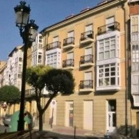 La limitación de estacionamiento se amplia a la margen izquierda de calle de la Vega