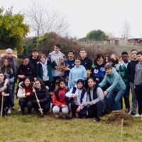 Más de 30 estudiantes participan en la plantación de árboles en Haro