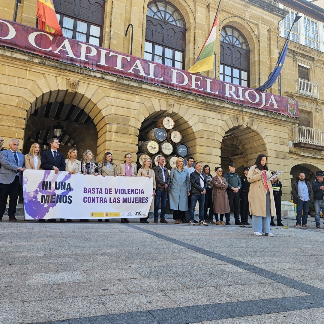 Haro condena y muestra su repulsa al asesinato machista de Miriam con un minuto de silencio